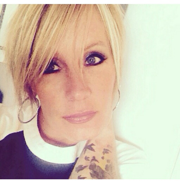 Meet your Posher, Mia