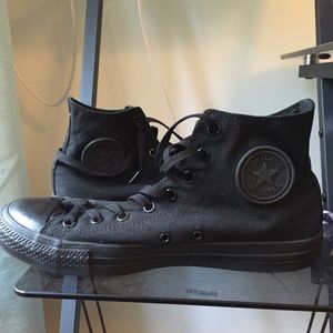 All Black Converse *WORN ONE TIME*