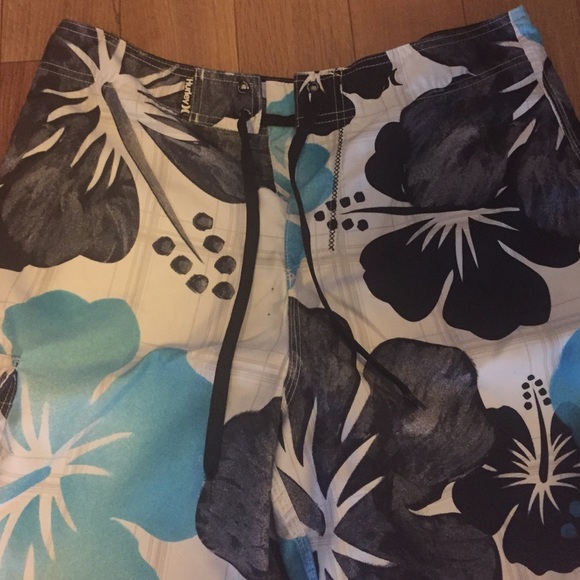 Men's Hurley bathing suit! - Picture 2 of 4