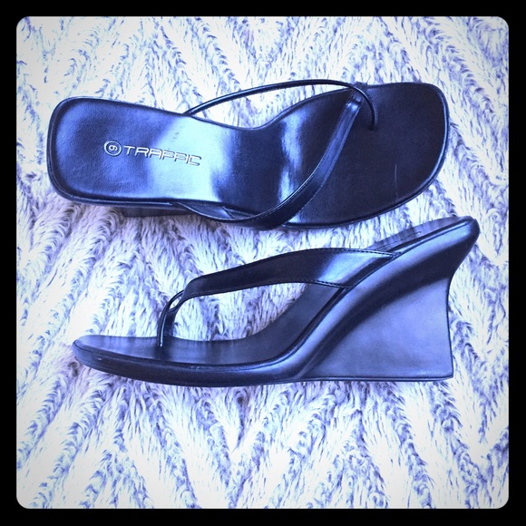 Black wedges, sz 9