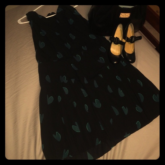 Sleeveless dress with Hearts and pleated bottom.
