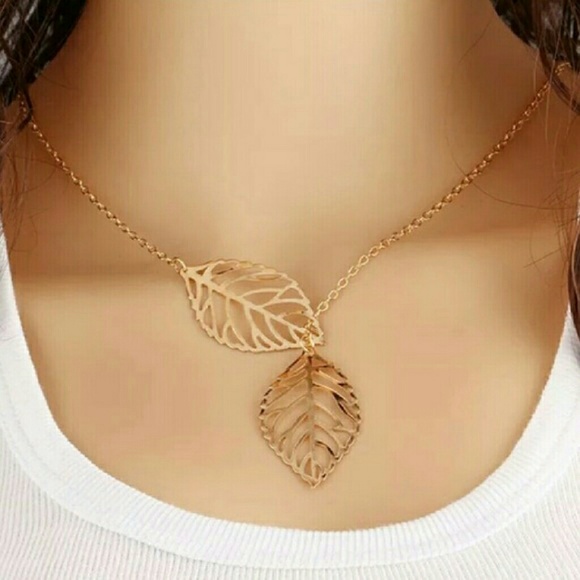 boutique Jewelry - HP PICK NWT LEAF NECKLACE