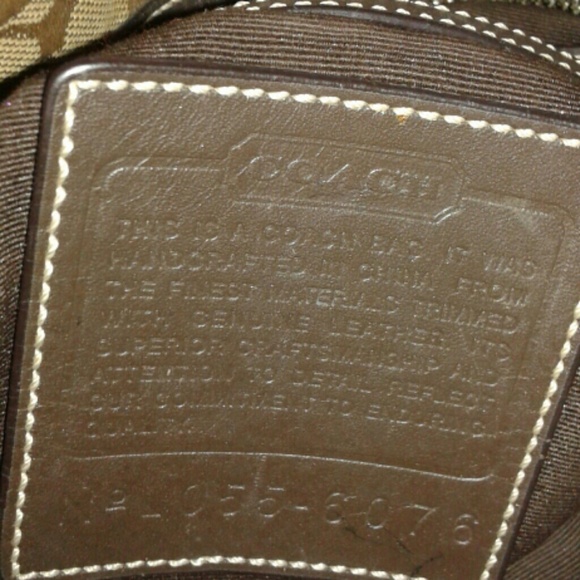 A CLASSIC COACH PURSE - Picture 1 of 4