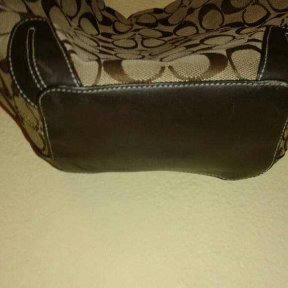 A CLASSIC COACH PURSE - Picture 3 of 4