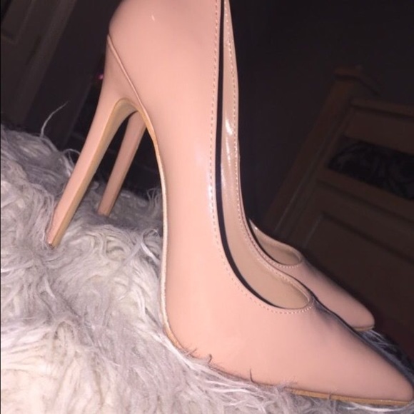 Nude Pumps