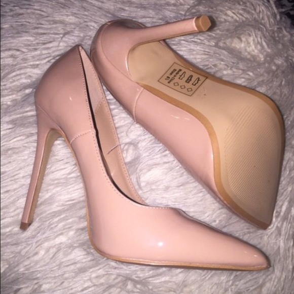Nude Pumps - Picture 2 of 3