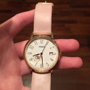 A beautiful light pink/rose gold fossil watch