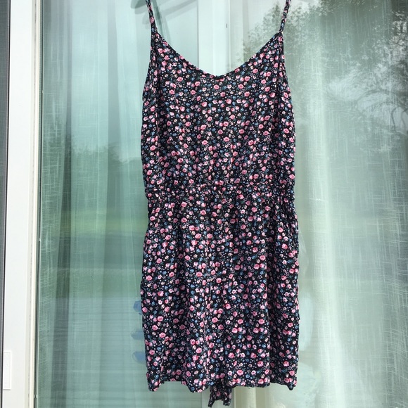 Floral Romper w/ Criss Cross Back Detail & Pockets
