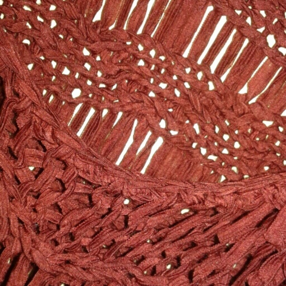 A HAND KNITTED BURGUNDY V NECK SWEATER - Picture 3 of 4