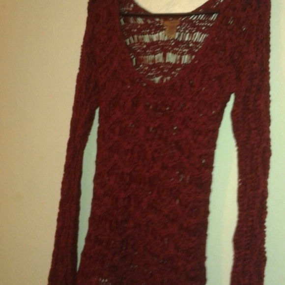 A HAND KNITTED BURGUNDY V NECK SWEATER - Picture 4 of 4