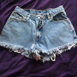 Levi Cutoff Jean Shorts