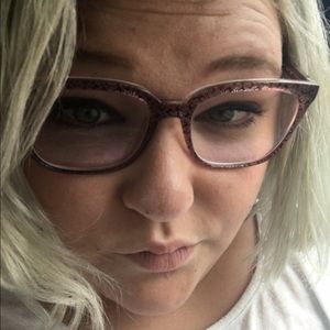 Meet your Posher, Carley