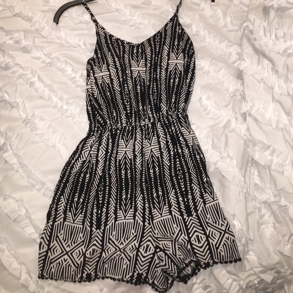 💕SALE💕black and white romper