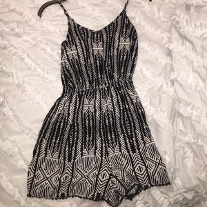 💕SALE💕black and white romper