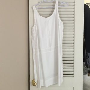 Banana republic dress white size 12P. Never worn.