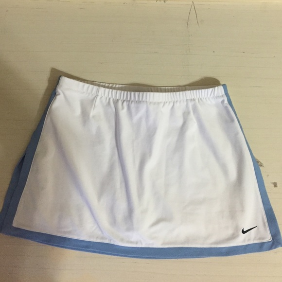 Nike Dresses & Skirts - Nike dri-fit skirt with built in shorts size small