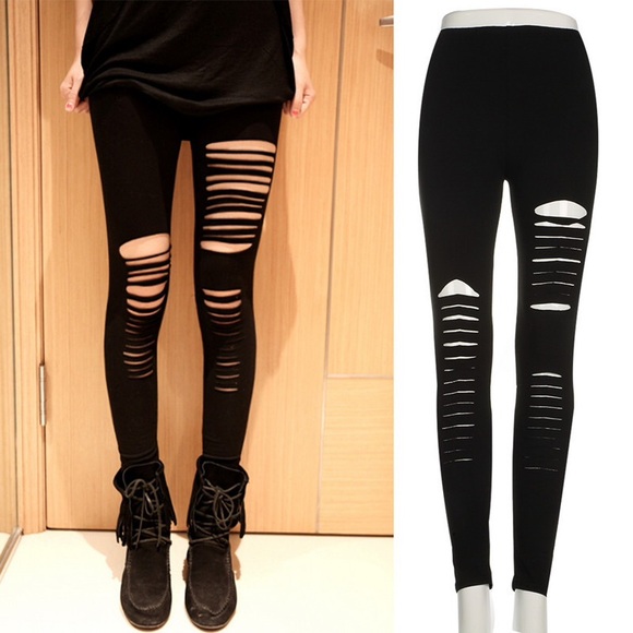 Pants - 🌹 🆕 CLOSET STAPLE RIPPED BLACK LEGGINGS 🌹