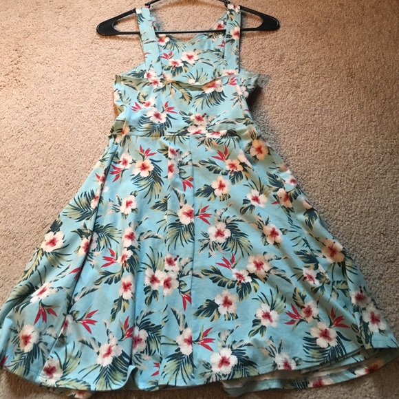 Summer dress - Picture 2 of 3