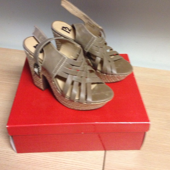 R2 Wedges - Picture 2 of 4