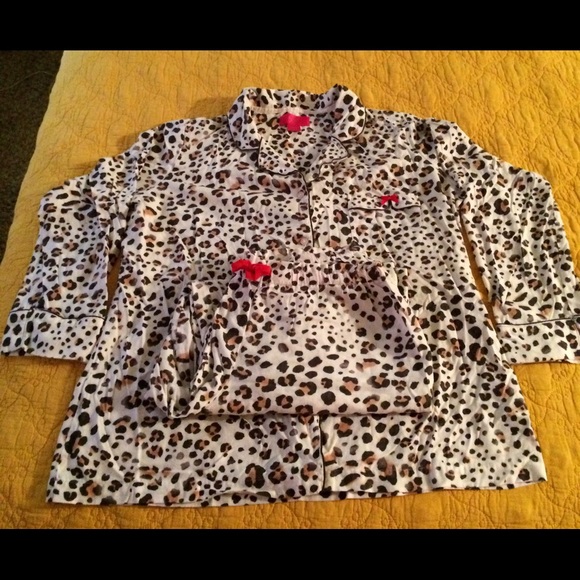 Victoria Secrets cheetah XL pajamas