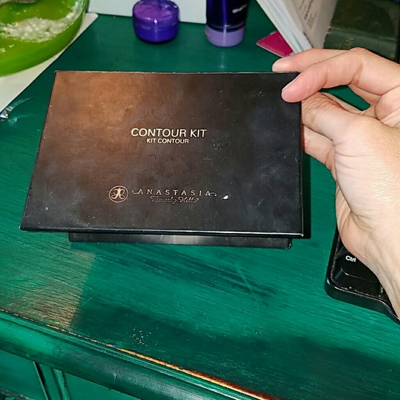 100% authentic Anastasia Beverly Hills Contour Kit