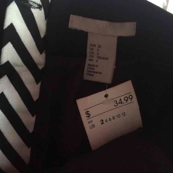 H&M Skirt - Picture 2 of 3