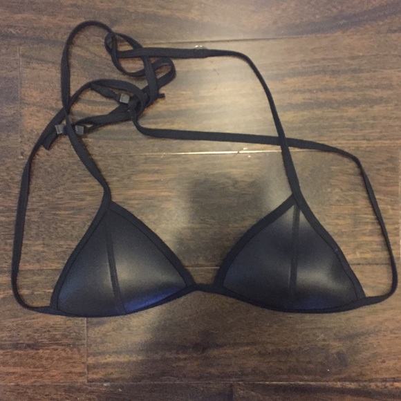 Triangl matte black bikini top