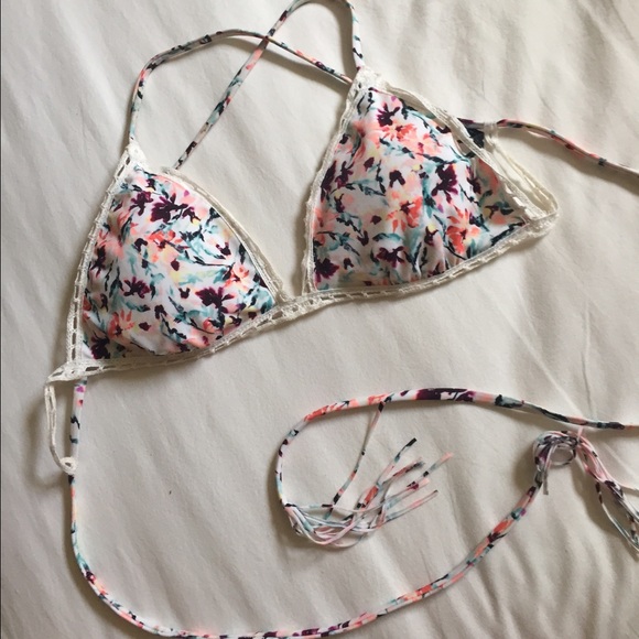 LA hearts super cute size S bikini top