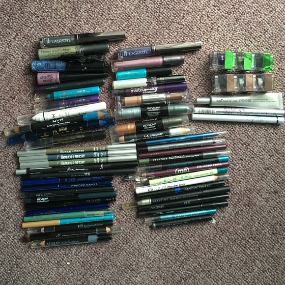 GINORMOUS 55 PC EYELINER BUNDLE LOT