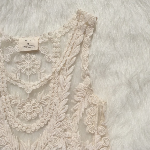 UO CREAM MESH/CROCHET TANK