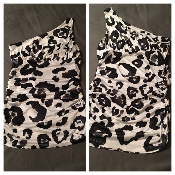 ❌SOLD❌ Express One Shoulder Animal Print Top - Picture 3 of 4