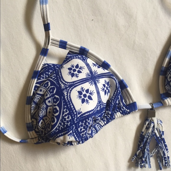 Crazy cute size S Roxy cheeky bikini - Picture 2 of 4