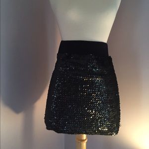 ▪️Black sequin skirt▪️size small - Lily White