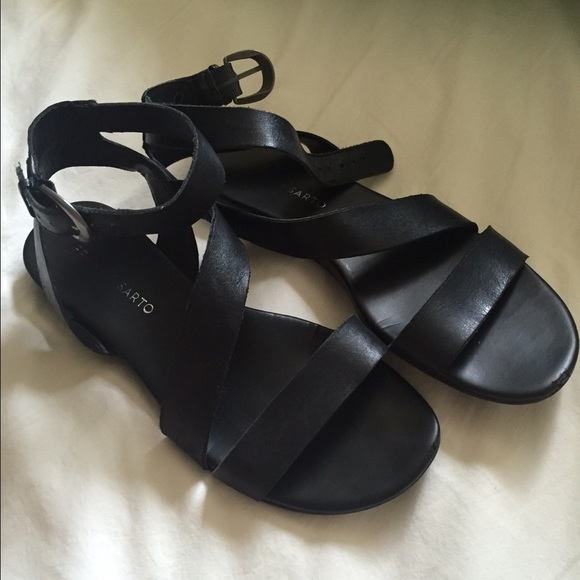 Size 6 black wrap sandal perfect condition