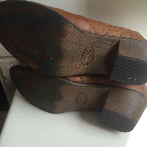 Tan Boots - Picture 3 of 4