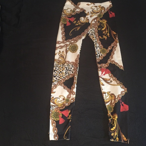 Sexy leggings 😍🐾 - Picture 2 of 3