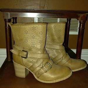 Bucco Booties. Size 6.5.