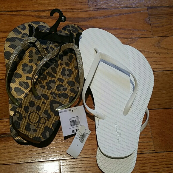2 BNWT flip flops, size 8