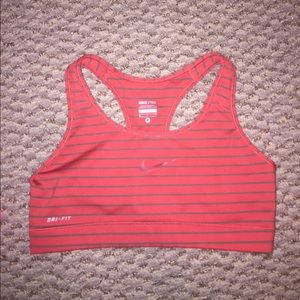 NWOT Nike sports bra