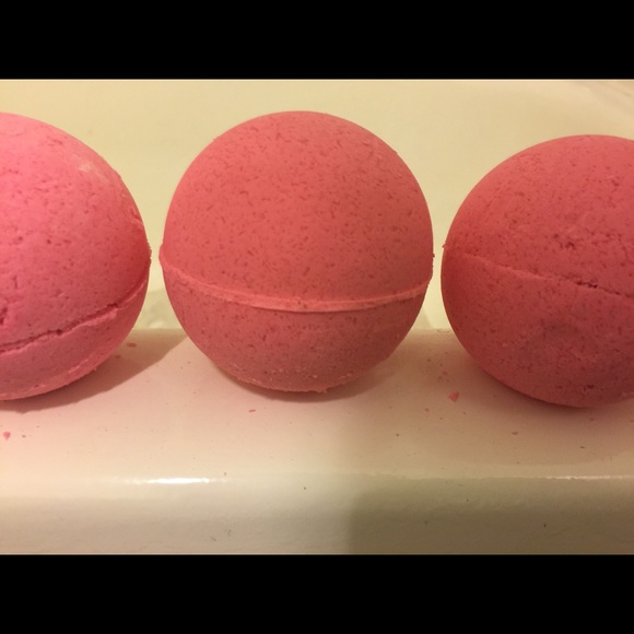 Pink bath bomb - Picture 2 of 2