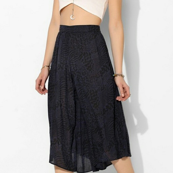 Urban Outfitters Pants - Silence + noise Cropped Pants Size Small new