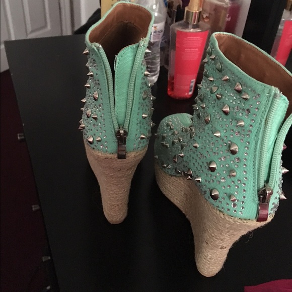 Shoes - Picture 2 of 2