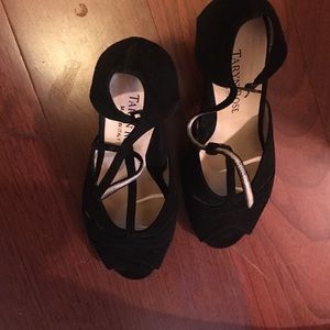 Open black suede black sandal pumps