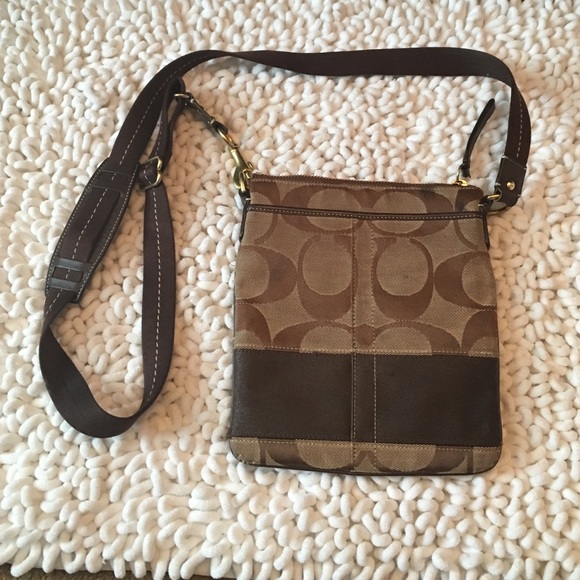 Authentic Coach Crossbody Classic Pattern - Picture 1 of 3
