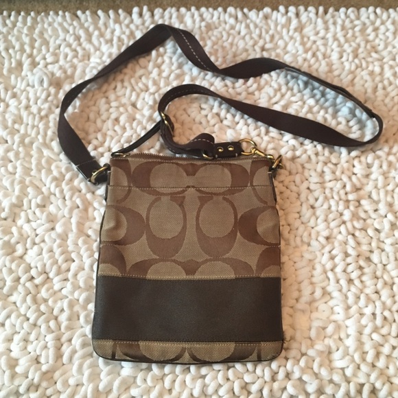 Authentic Coach Crossbody Classic Pattern - Picture 2 of 3