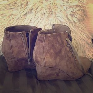 Soft brown lace up booties with a zipper