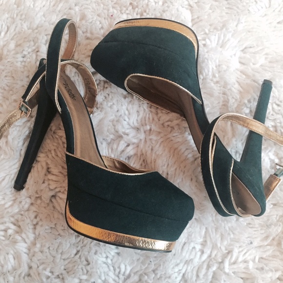 Velvet platform pumps