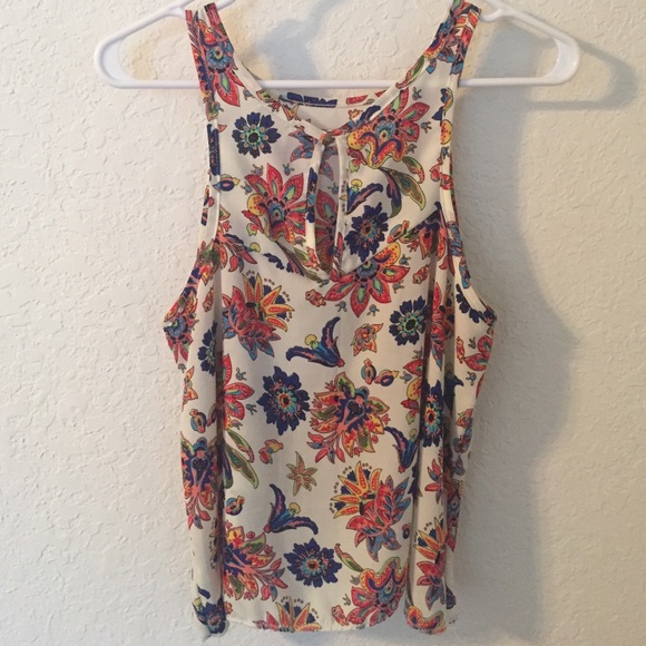 Flowy Floral Tank-top - Picture 2 of 4