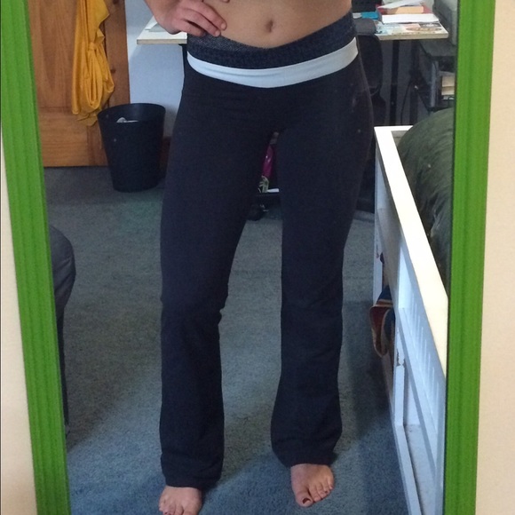 Lulu black yoga pants