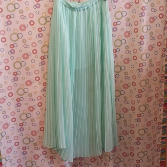 Victoria's Secret Dresses & Skirts - Victoria's Secret Pleated Long Light Flow Skirt